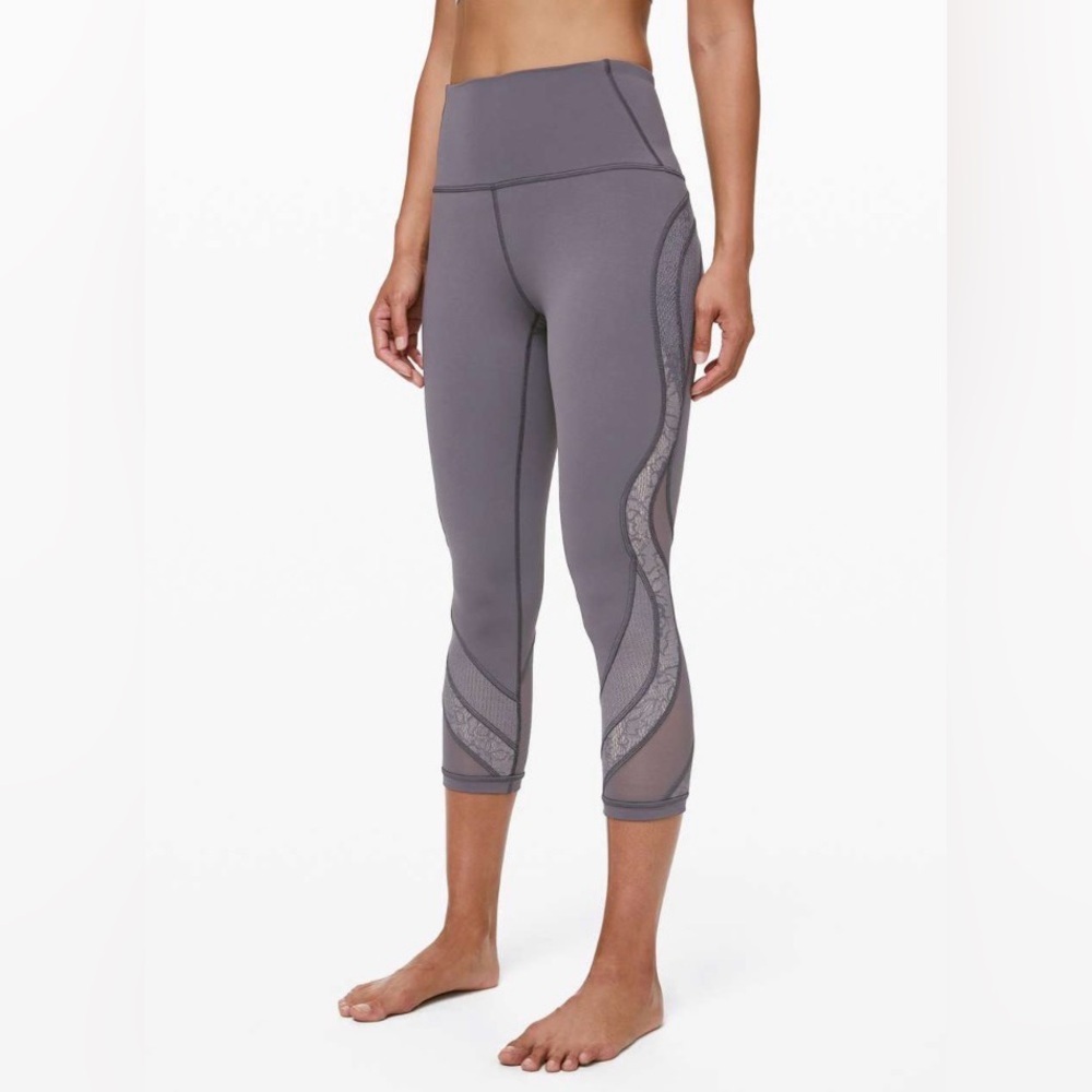 Lululemon Wunder Under Crop 21” *Lace- Size 8